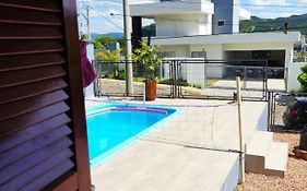 Quartos familiares com piscina